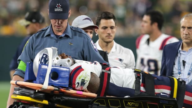 Patriots - Bolden stretcher